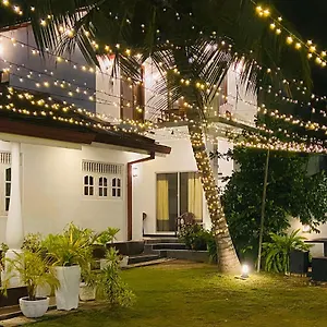 https://white-villa-transit-hotel.negombohotels.net