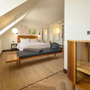 https://first-hotel-mayfair.copenhagenhotelselect.com